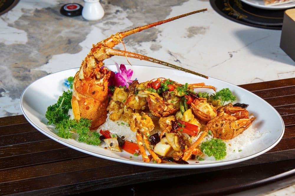 Tôm hùm tre rang muối