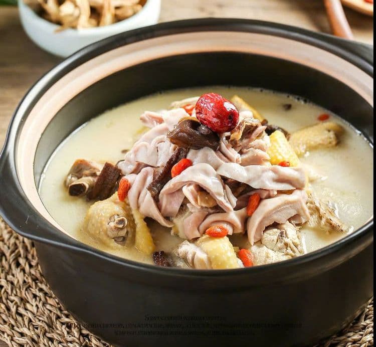 Canh gà ninh dạ dày heo